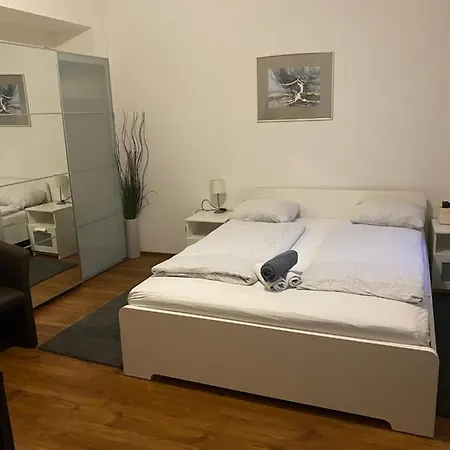 Rooms And Apartments Nokturno Zagreb Exterior photo