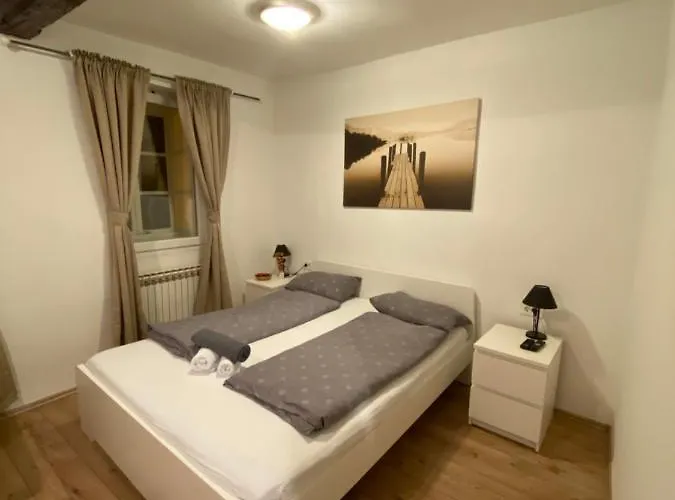 Rooms And Apartments Nokturno