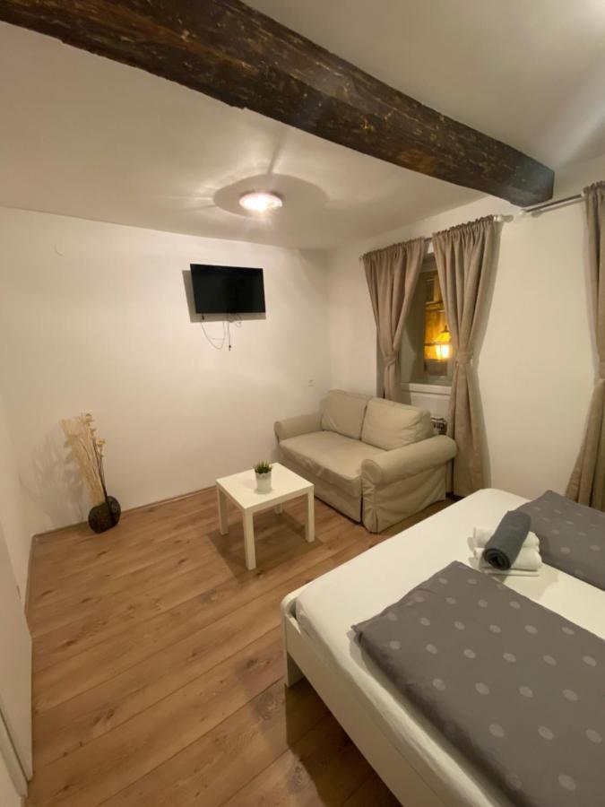 Apartment And Nokturno *