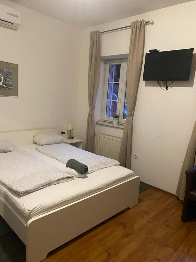 Apartment And Nokturno *